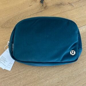 Lululemon Everywhere Belt Bag Green Velour NWT